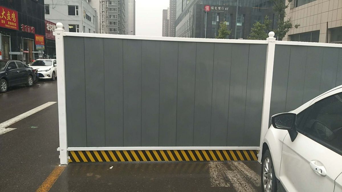 陕西西安施工围挡 灰色彩钢板围挡与岩棉围挡供应及应用指南